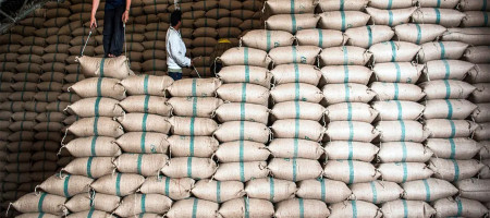 Thai government reduces rice export license fee