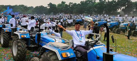 ACI Motors enters the Guinness World Records by handing over 350 tractors at once